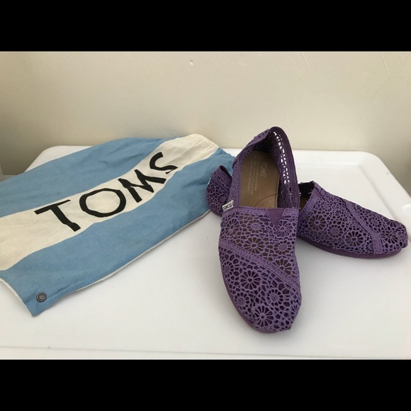 Lace Toms - Picture 1 of 4